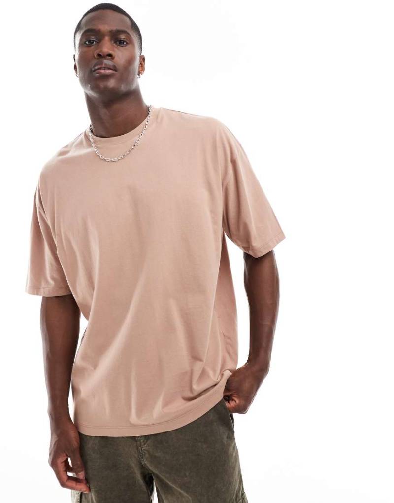 ASOS DESIGN - Basic-T-Shirt in Hellbraun mit Oversize-Schnitt von ASOS DESIGN
