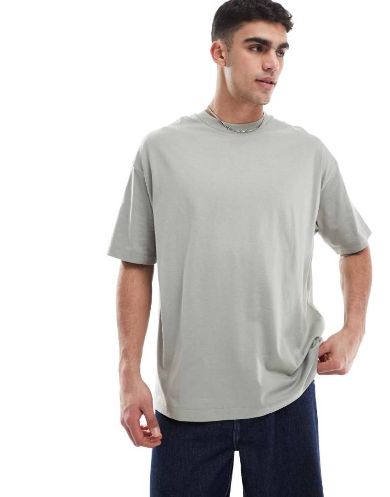 ASOS DESIGN - Basic-T-Shirt in Khaki mit Oversize-Schnitt-Grün von ASOS DESIGN