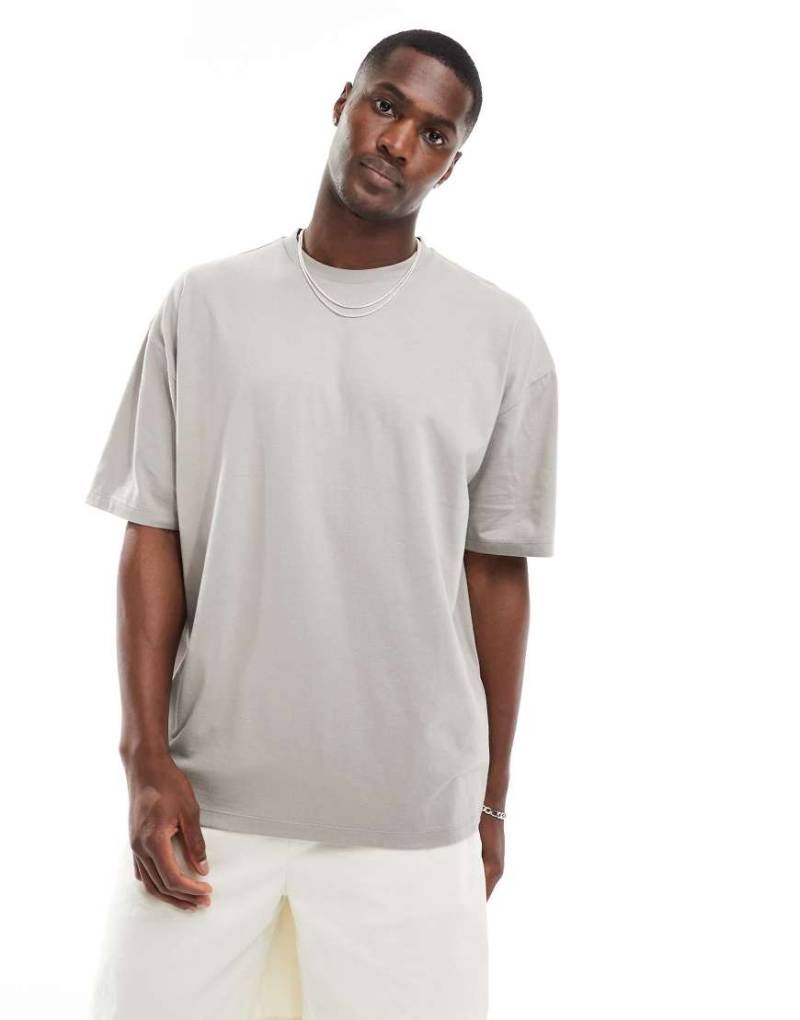 ASOS DESIGN - Basic-T-Shirt in Khaki mit Oversize-Schnitt-Grün von ASOS DESIGN