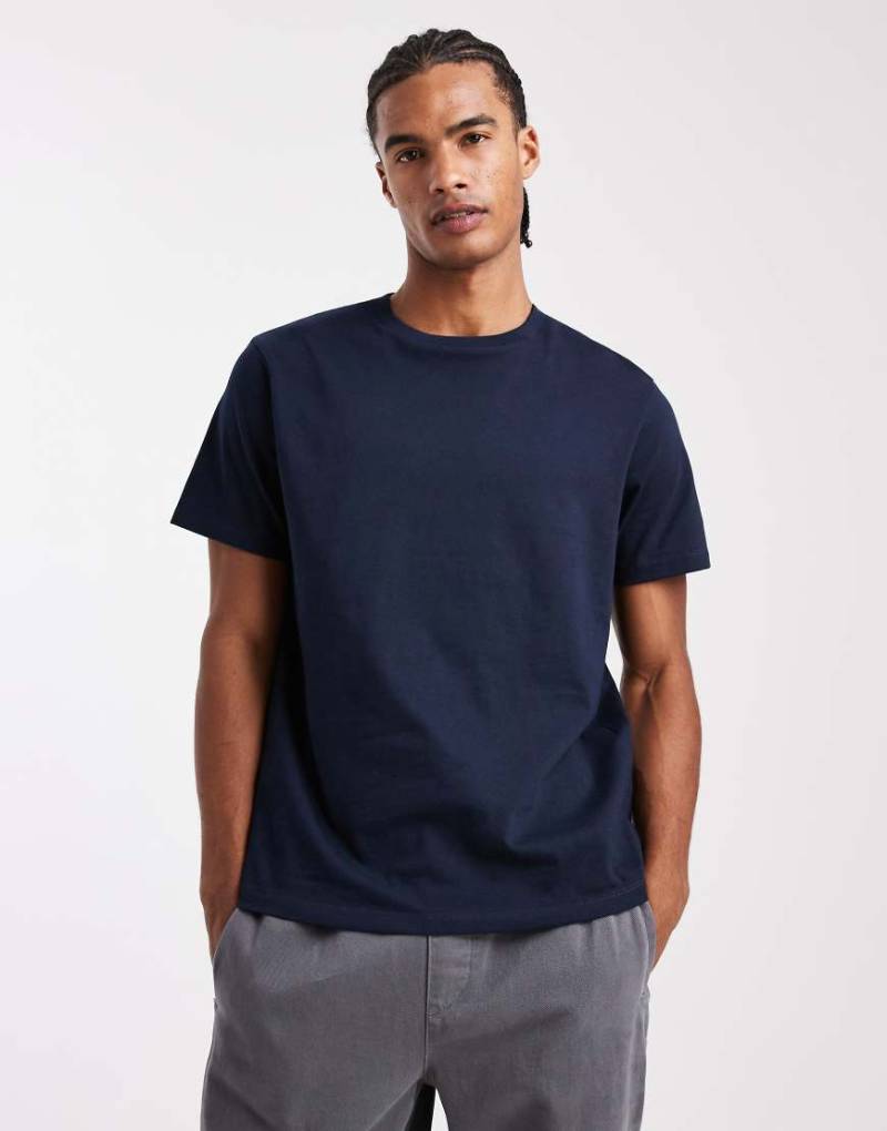 ASOS DESIGN - Basic-T-Shirt in Marineblau mit Rundhalsausschnitt von ASOS DESIGN