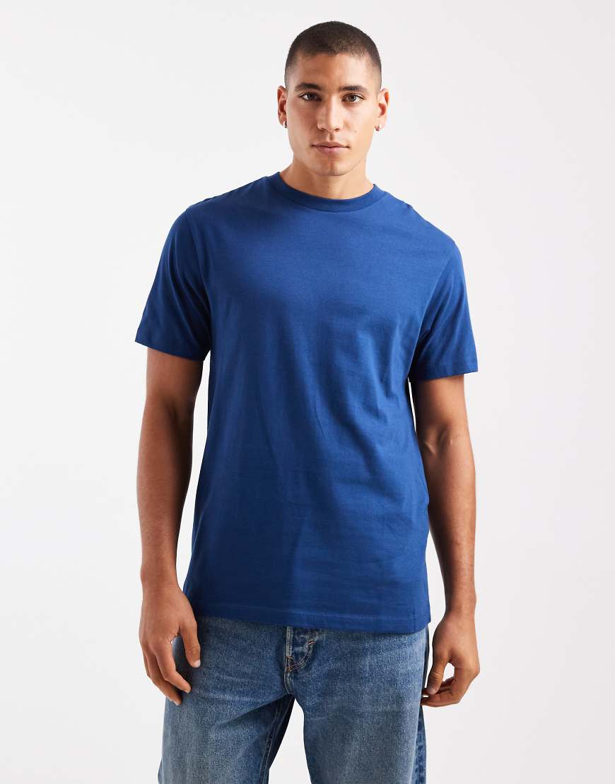 ASOS DESIGN - Basic-T-Shirt in Mittelblau mit Rundhalsausschnitt von ASOS DESIGN