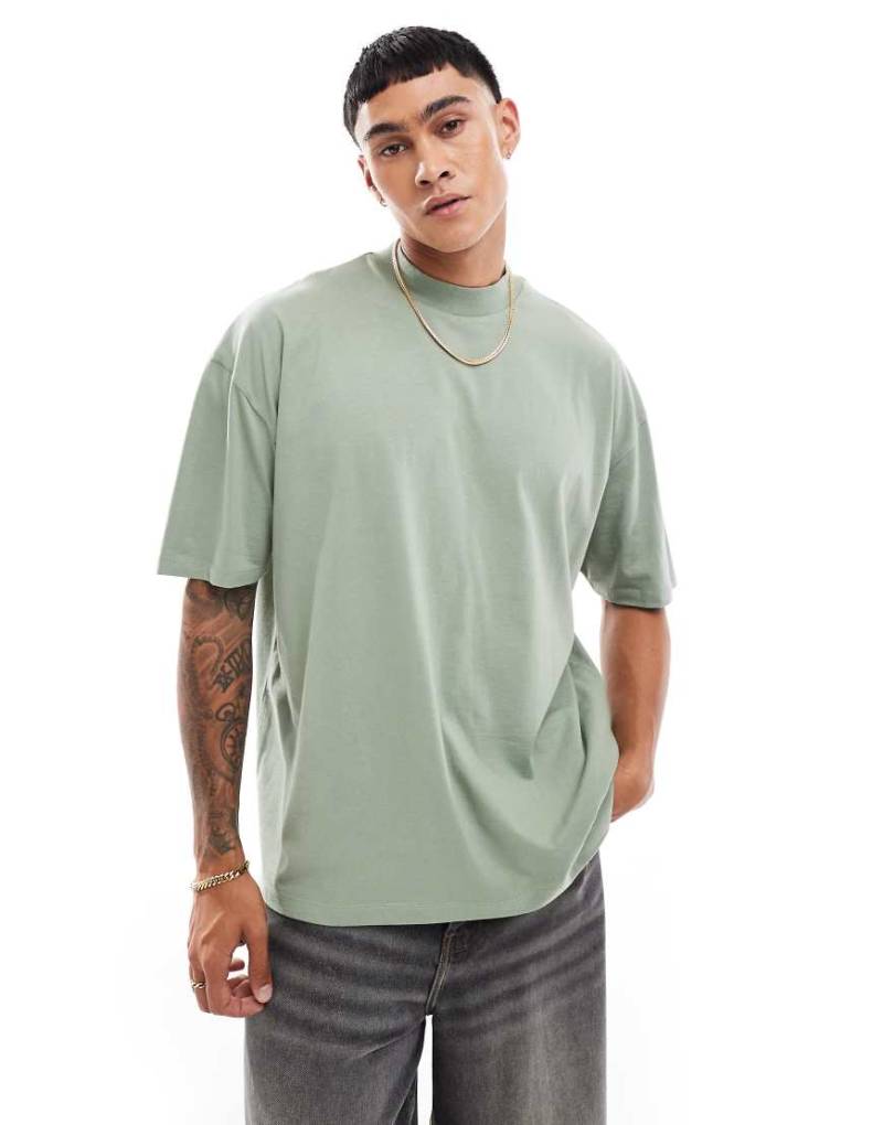 ASOS DESIGN - Basic-T-Shirt in Mittelgrün mit hohem Ausschnitt und Oversize-Schnitt von ASOS DESIGN