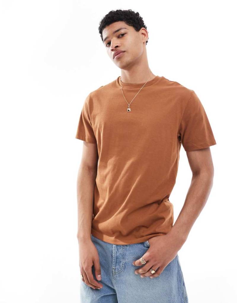ASOS DESIGN - Basic-T-Shirt in Rost mit Rundhalsausschnitt-Braun von ASOS DESIGN