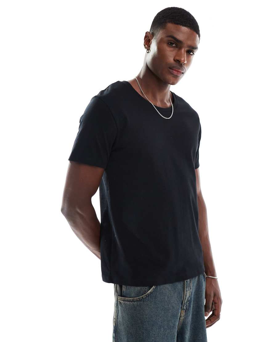ASOS DESIGN - Basic-T-Shirt in Schwarz mit U-Ausschnitt ASOS DESIGN - Basic-T-Shirt in Schwarz mit U-Ausschnitt von ASOS DESIGN
