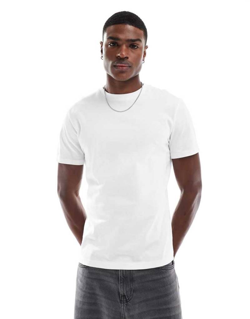 ASOS DESIGN - Basic-T-Shirt in Weiß mit Rundhalsausschnitt von ASOS DESIGN