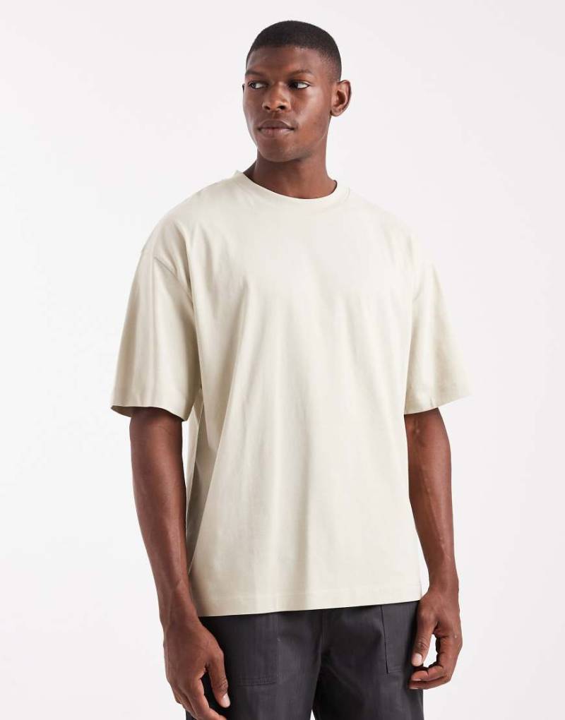ASOS DESIGN - Basic-T-Shirt in der Farbe Pelikan mit Rundhalsausschnitt und Oversize-Passform-Neutral von ASOS DESIGN