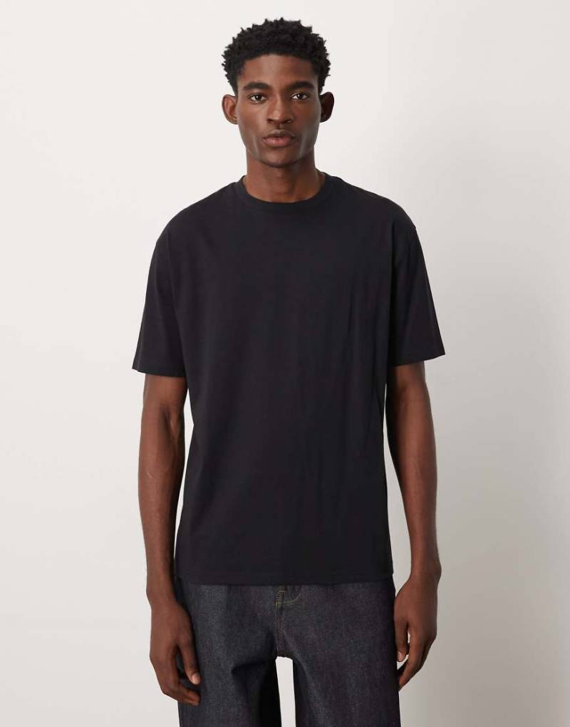 ASOS DESIGN - Basic-T-Shirt mit Relaxed Fit in Schwarz mit Rundhalsausschnitt von ASOS DESIGN