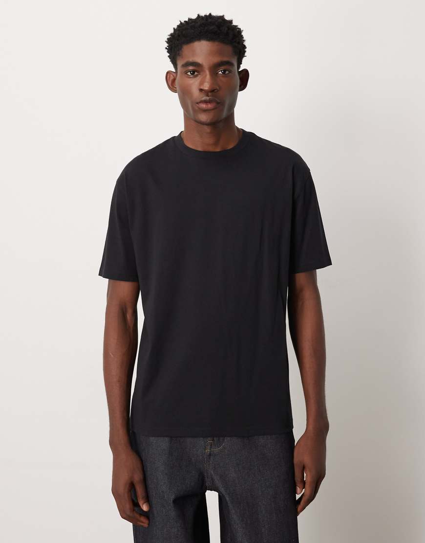 ASOS DESIGN - Basic-T-Shirt mit Relaxed Fit in Schwarz mit Rundhalsausschnitt von ASOS DESIGN