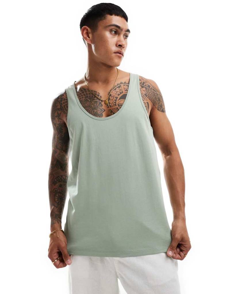 ASOS DESIGN - Basic-Trägershirt in Hellgrün von ASOS DESIGN