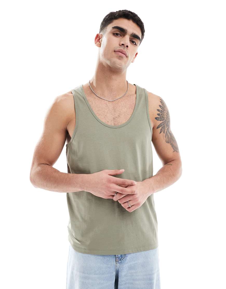 ASOS DESIGN - Basic-Trägertop in Vetiver-Grün von ASOS DESIGN