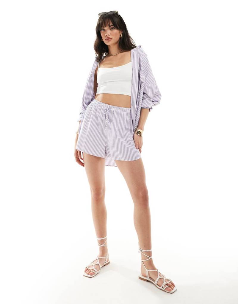 ASOS DESIGN - Baumwoll-Shorts in gestreiftem Lila, Kombiteil von ASOS DESIGN