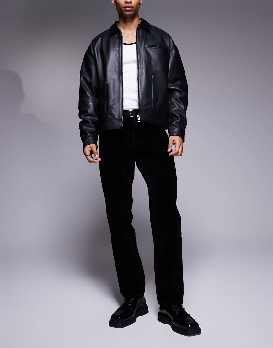 ASOS DESIGN - Beflockte Jeans in Schwarz mit geradem Schnitt ASOS DESIGN - Beflockte Jeans in Schwarz mit geradem Schnitt von ASOS DESIGN