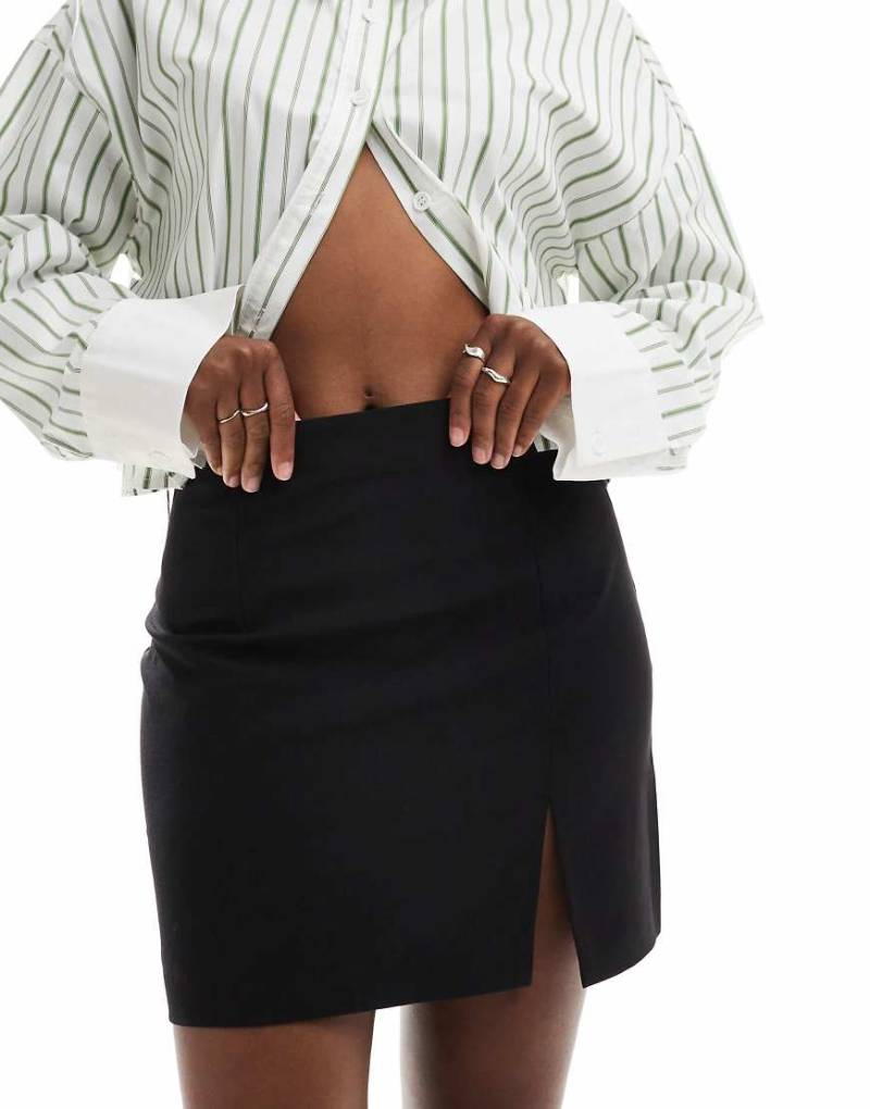 ASOS DESIGN - Bengaline-Minirock in Schwarz mit Schlitz von ASOS DESIGN