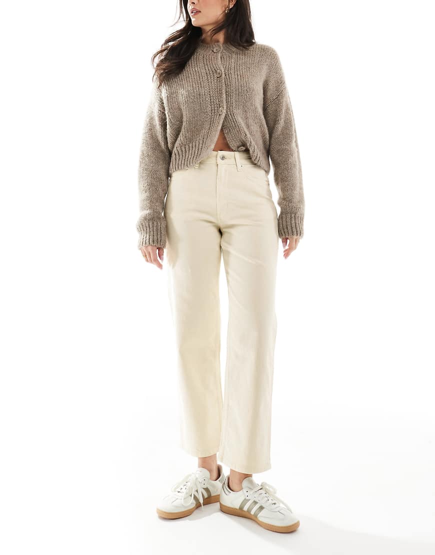 ASOS DESIGN - Bequeme Straight Jeans in Weiß mit Stretchanteil-Neutral ASOS DESIGN - Bequeme Straight Jeans in Weiß mit Stretchanteil-Neutral von ASOS DESIGN