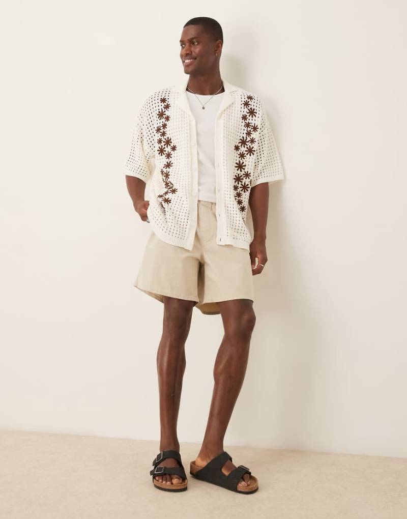 ASOS DESIGN - Bermuda-Schlupfshorts in normaler Länge in Steinbeige-Neutral von ASOS DESIGN