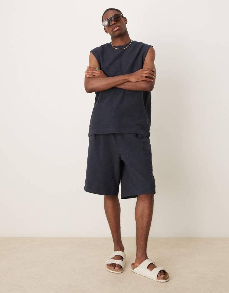 ASOS DESIGN - Bermuda-Shorts in Marineblau mit Oversize-Passform von ASOS DESIGN