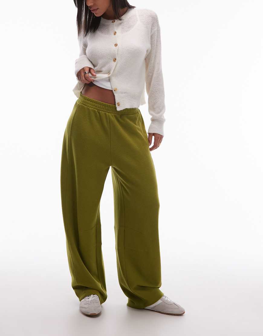 ASOS DESIGN - Superweiche Jogginghose in dunklem Olivgrün mit einem extrem abgerundeten Beinschnitt von ASOS DESIGN