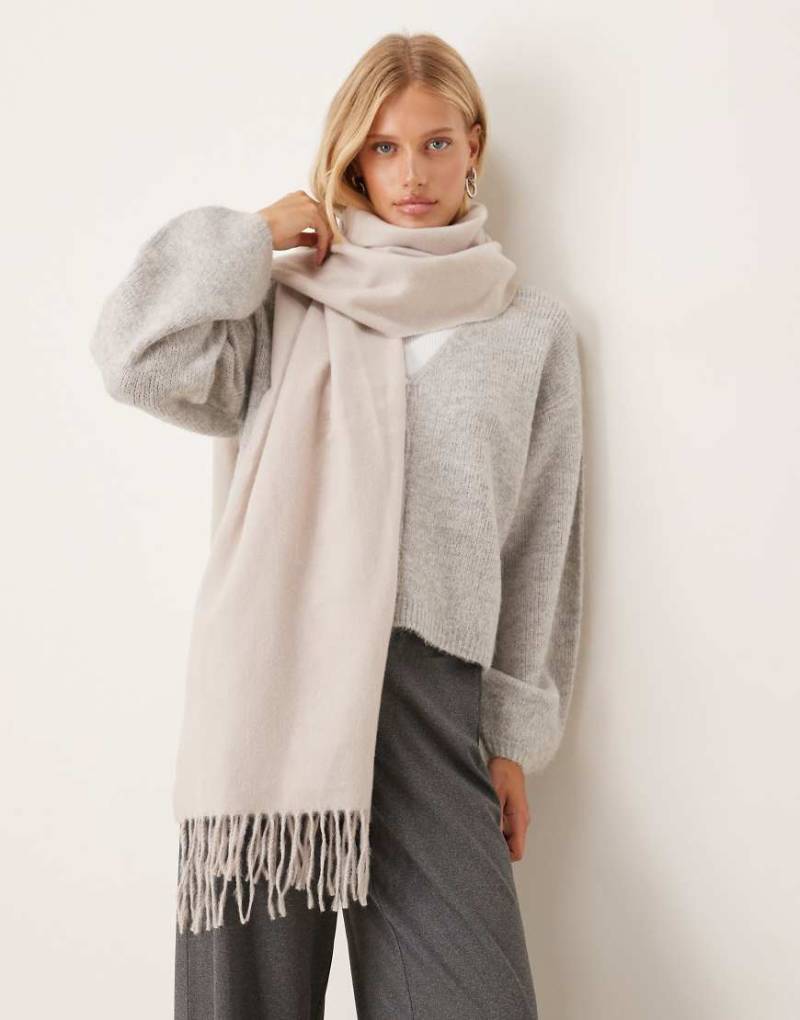 ASOS DESIGN - Besonders weicher, gewebter Schal in Ecru mit Fransen-Weiß von ASOS DESIGN