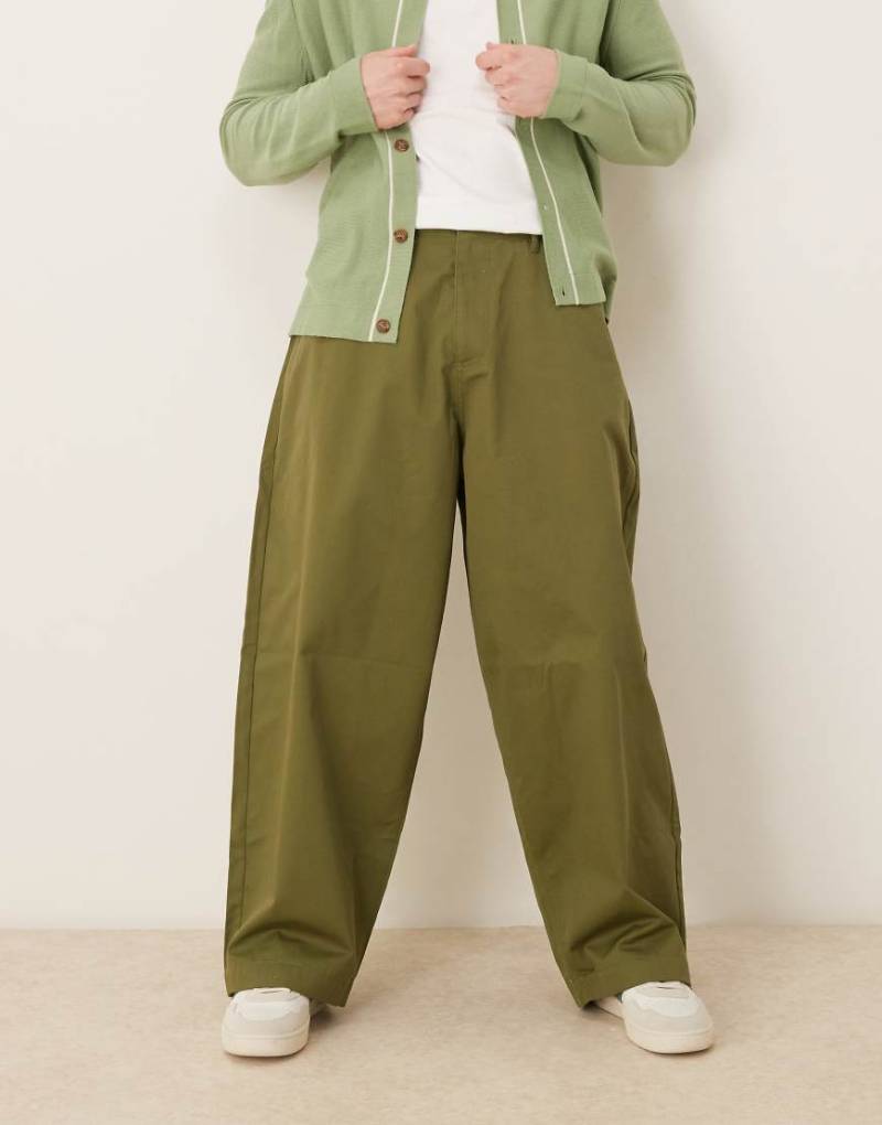 ASOS DESIGN - Besonders weit sitzende Hose in Khaki-Grün von ASOS DESIGN