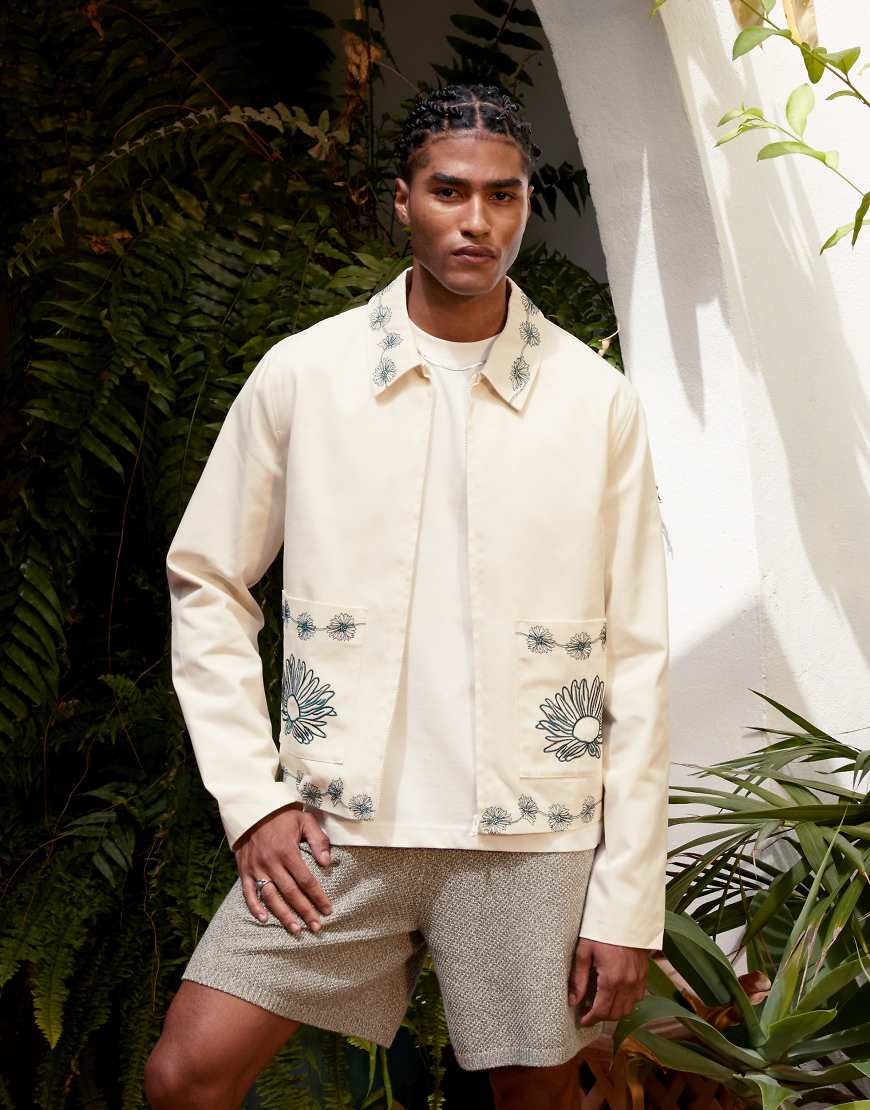 ASOS DESIGN - Bestickte Harrington-Jacke in Ecru-Neutral von ASOS DESIGN