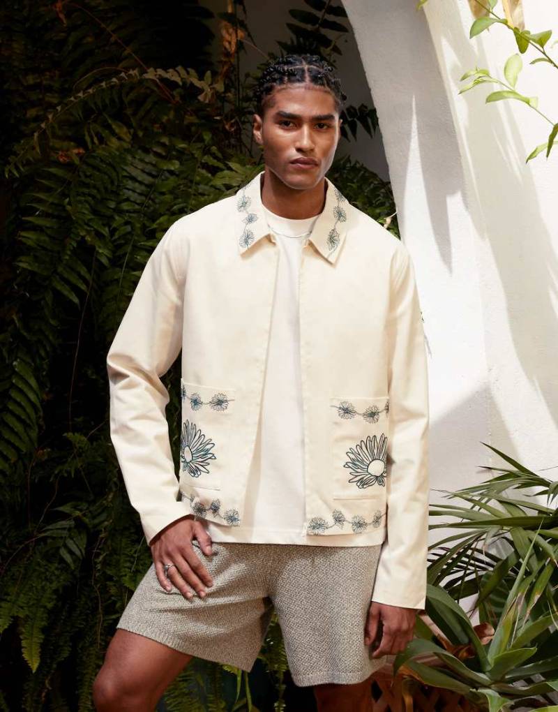 ASOS DESIGN - Bestickte Harrington-Jacke in Ecru-Neutral von ASOS DESIGN