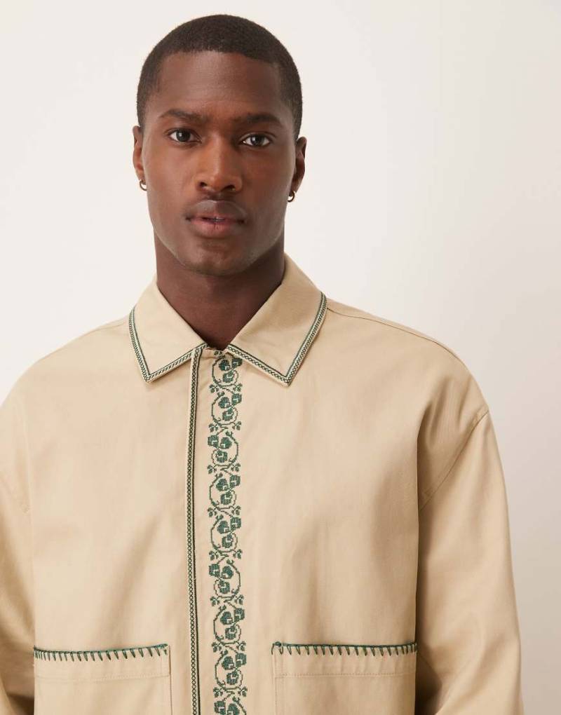 ASOS DESIGN - Bestickte Harrington-Jacke in Steinbeige-Neutral von ASOS DESIGN
