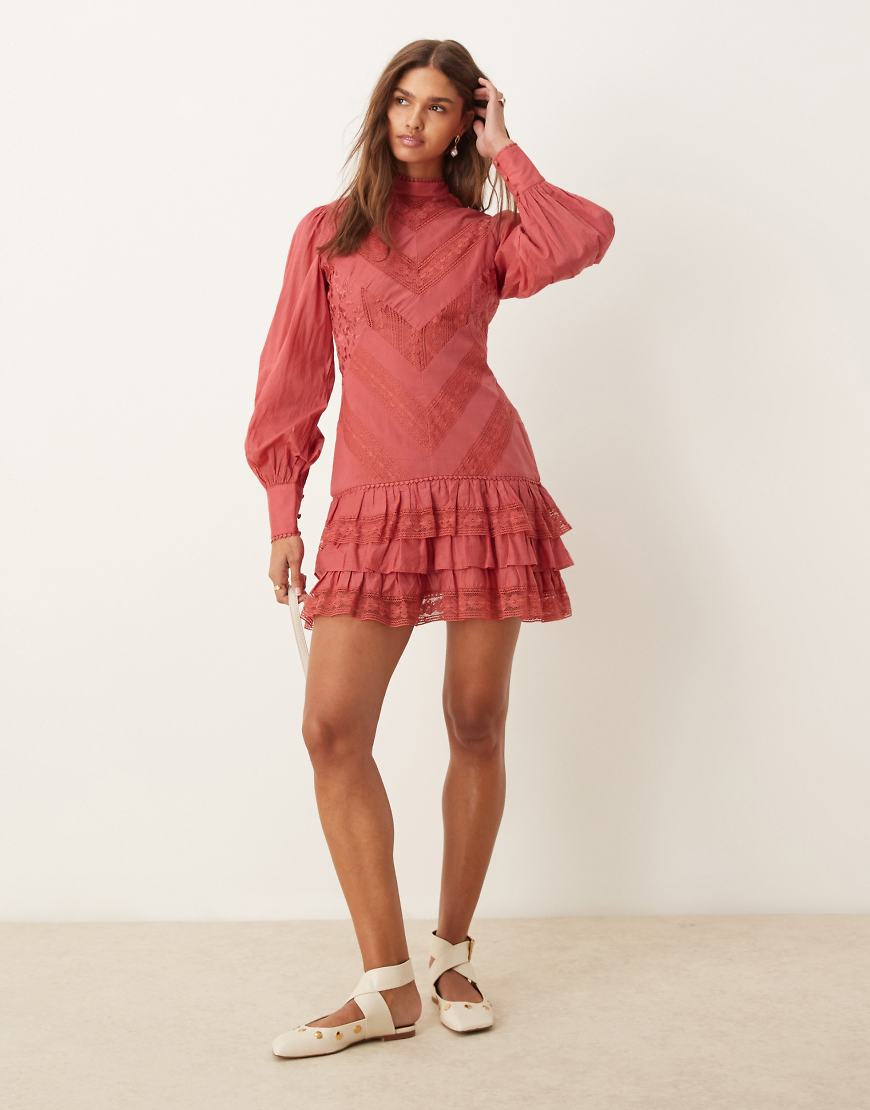 ASOS DESIGN - Besticktes Minikleid in rauchigem Rosé mit Rüschen und Spitzeneinsätzen-Rosa ASOS DESIGN - Besticktes Minikleid in rauchigem Rosé mit Rüschen und Spitzeneinsätzen-Rosa von ASOS DESIGN