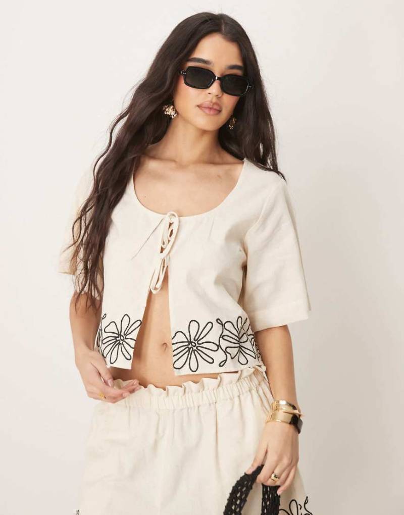 ASOS DESIGN - Besticktes Oberteil in Steinbeige mit gebundener Vorderseite, Kombiteil-Neutral von ASOS DESIGN