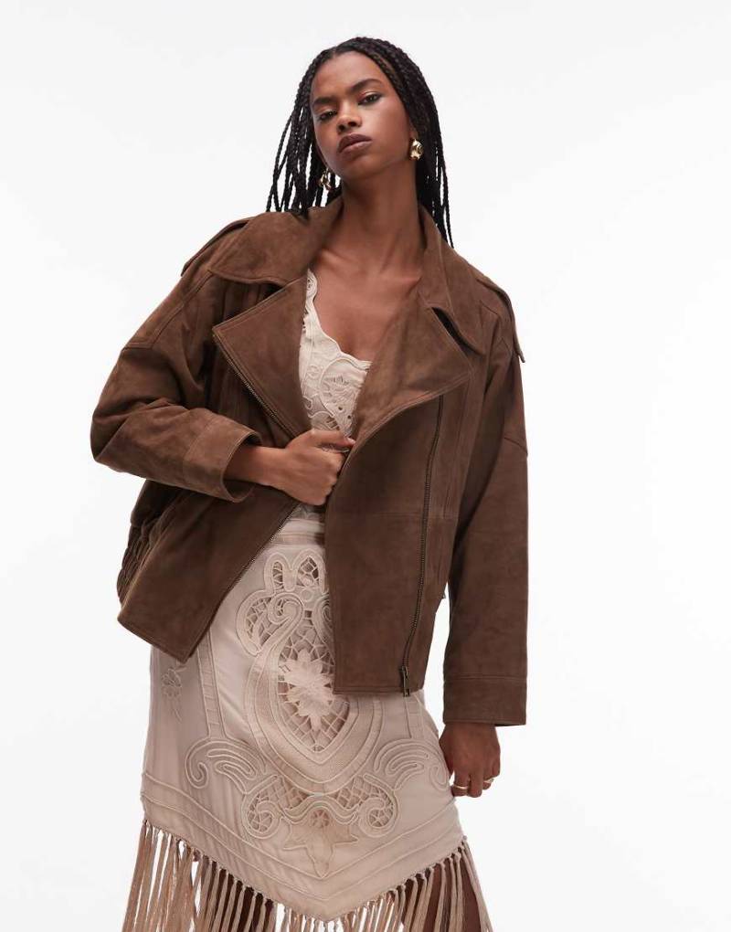 ASOS DESIGN - Bikerjacke aus echtem Wildleder in Braun mit gestepptem Futter von ASOS DESIGN