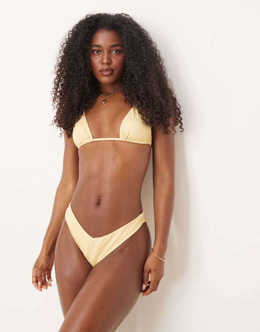 ASOS DESIGN - Bikinihose in Buttermilchgelb mit V-Bund ASOS DESIGN - Bikinihose in Buttermilchgelb mit V-Bund von ASOS DESIGN