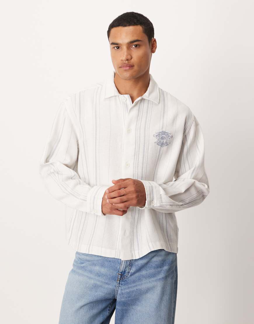 ASOS DESIGN - Blau-weiß gestreiftes Oversize-Hemd in gewebter Optik von ASOS DESIGN