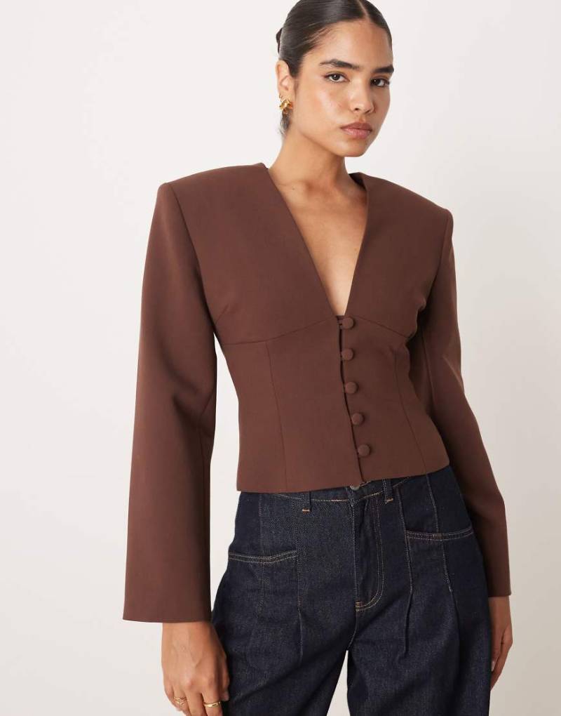 ASOS DESIGN - Blazer in Braun mit tiefem Ausschnitt und betonter Taille-Brown von ASOS DESIGN