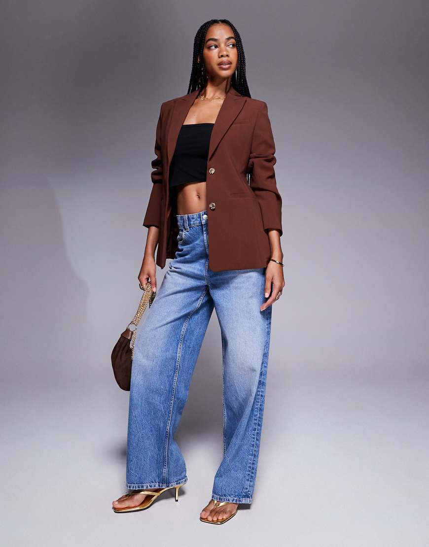ASOS DESIGN - Blazer in Schokobraun mit geformter Hüftpartie von ASOS DESIGN