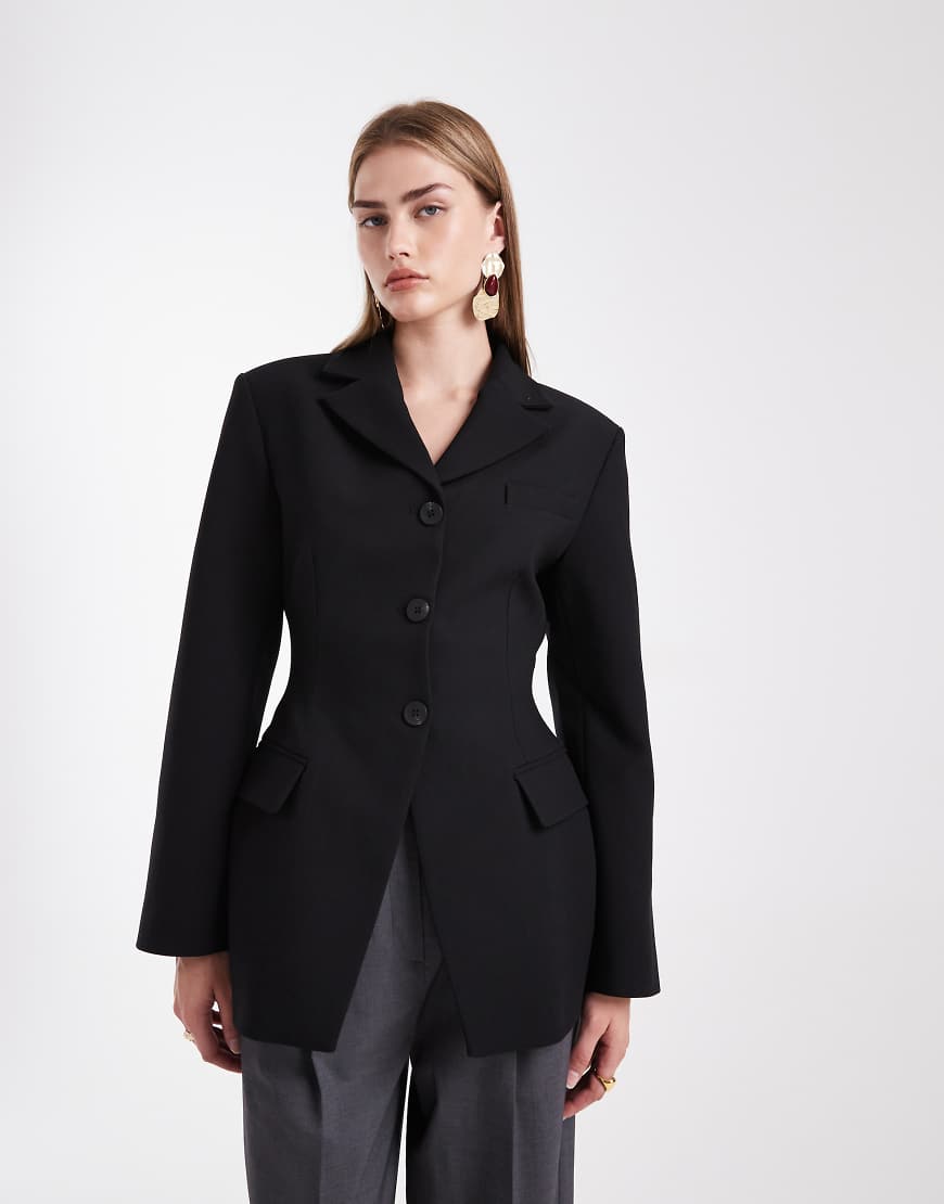 ASOS DESIGN - Blazer in Schwarz mit geformter Hüftpartie im taillierten Design, Kombiteil ASOS DESIGN - Blazer in Schwarz mit geformter Hüftpartie im taillierten Design, Kombiteil von ASOS DESIGN