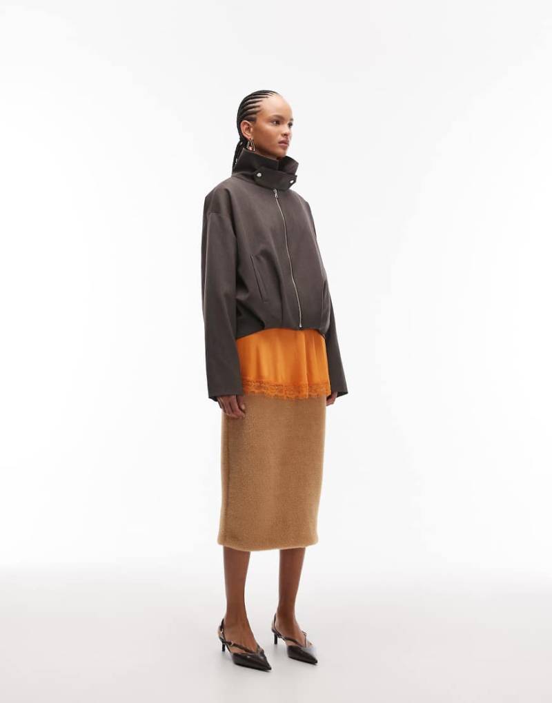 ASOS DESIGN - Bleistiftrock aus Kunstpelz in Kamel-Brown von ASOS DESIGN