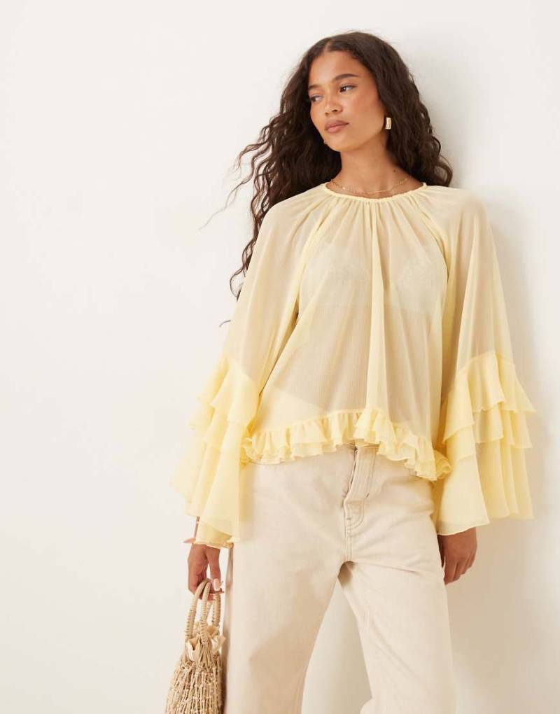 ASOS DESIGN - Bluse aus Chiffon in Buttermilchgelb mit Rüschen von ASOS DESIGN