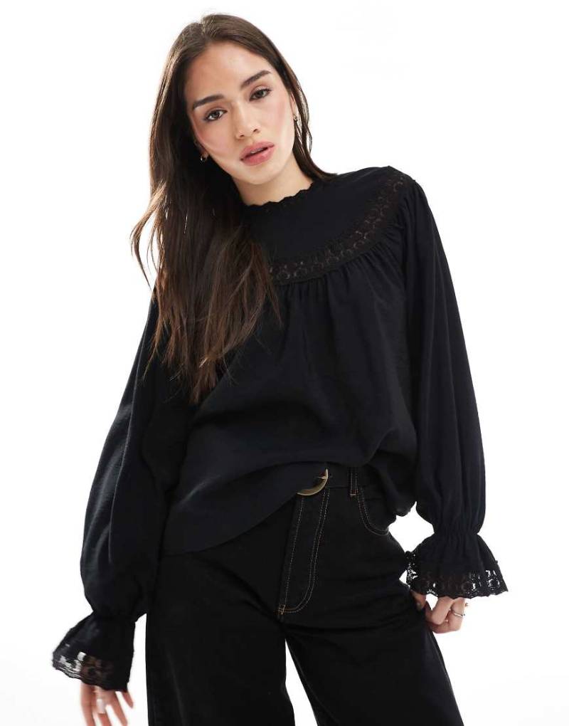 ASOS DESIGN - Bluse in Schwarz mit Spitzeneinsatz-Weiß von ASOS DESIGN