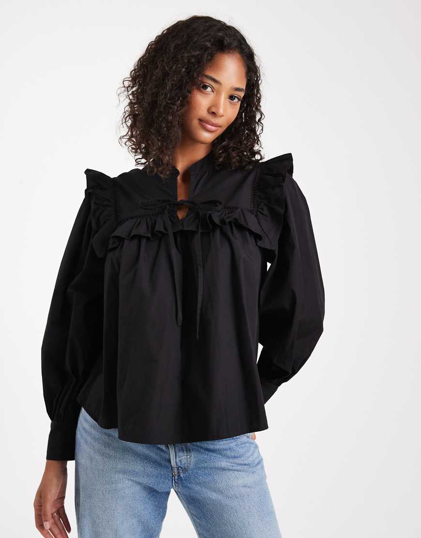 ASOS DESIGN - Bluse in Schwarz mit geschnürter Vorderseite und Spitzeneinsatz von ASOS DESIGN
