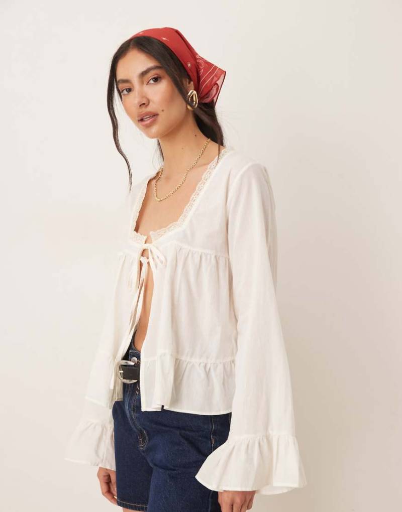 ASOS DESIGN - Boho-Bluse aus Baumwolle in Ecru mit Spitzenborte-Weiß von ASOS DESIGN