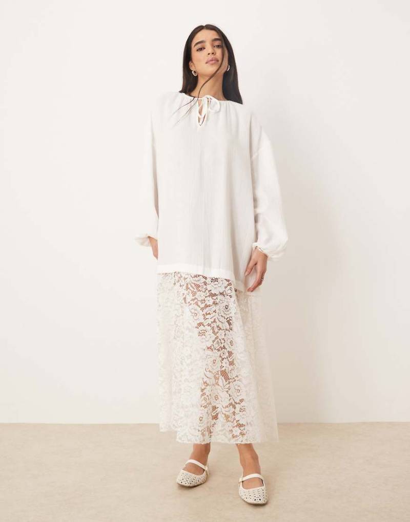 ASOS DESIGN - Boho-Tunika aus Stoff und Spitze in Cremeweiß von ASOS DESIGN