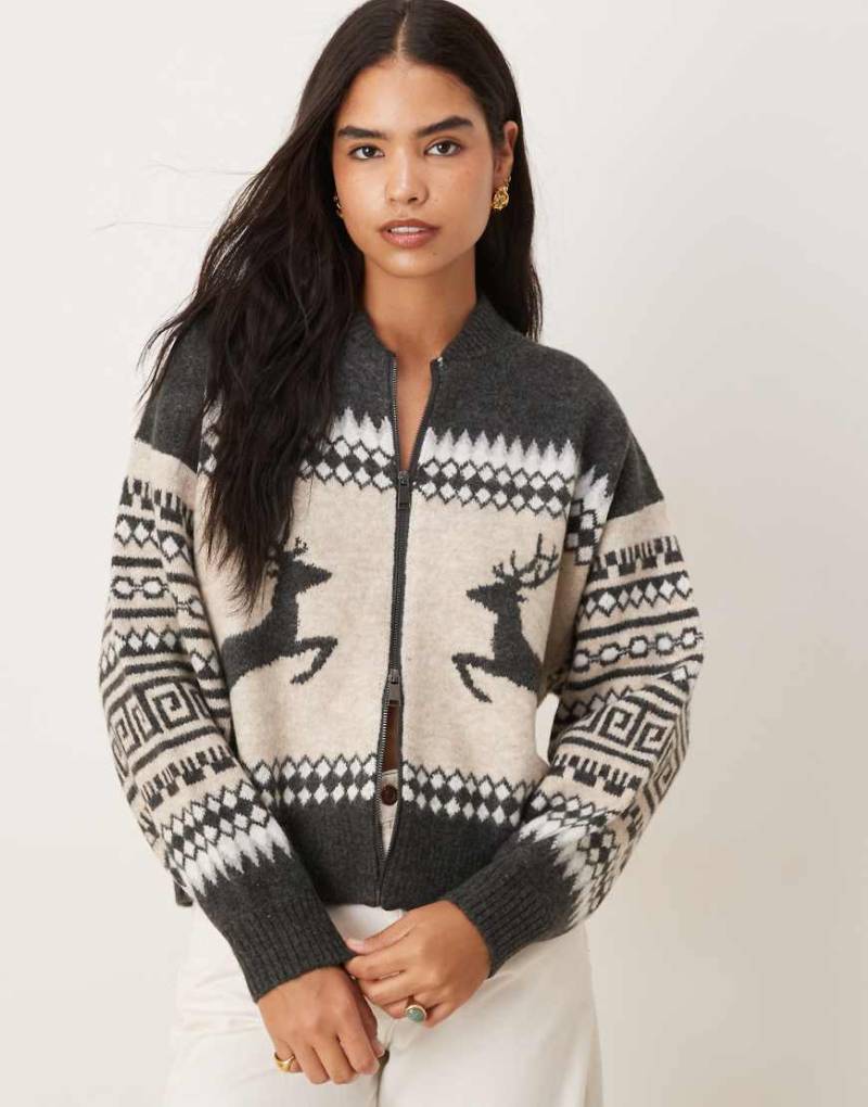 ASOS DESIGN - Bomber-Strickjacke in Grau mit Rentier-Norwegermuster von ASOS DESIGN