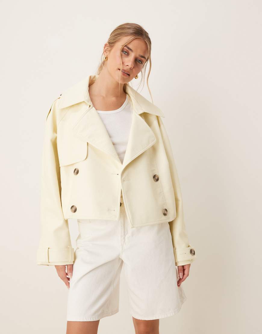 ASOS DESIGN - Bomber-Trenchcoat in Buttermilchgelb mit Lederoptik-Keine Farbe ASOS DESIGN - Bomber-Trenchcoat in Buttermilchgelb mit Lederoptik-Keine Farbe von ASOS DESIGN