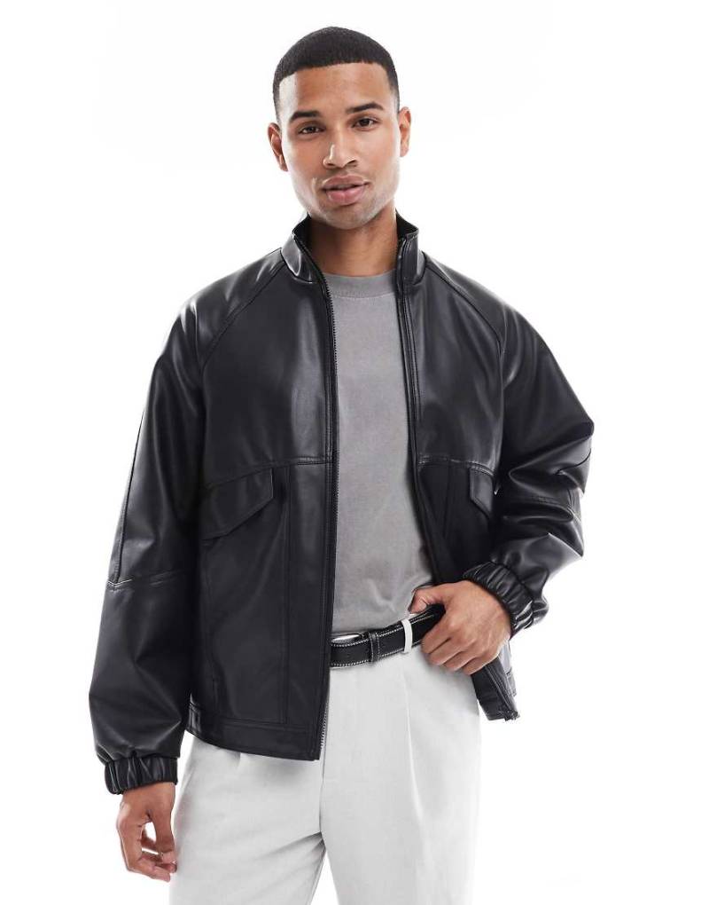 ASOS DESIGN - Bomberjacke aus Kunstleder in Braun mit Stehkragen-Rot von ASOS DESIGN