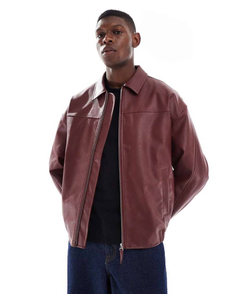 ASOS DESIGN - Bomberjacke aus Kunstleder in Rot von ASOS DESIGN