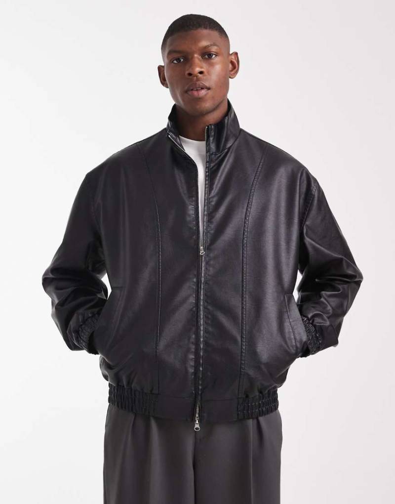 ASOS DESIGN - Bomberjacke aus Kunstleder in gewaschenem Schwarz von ASOS DESIGN