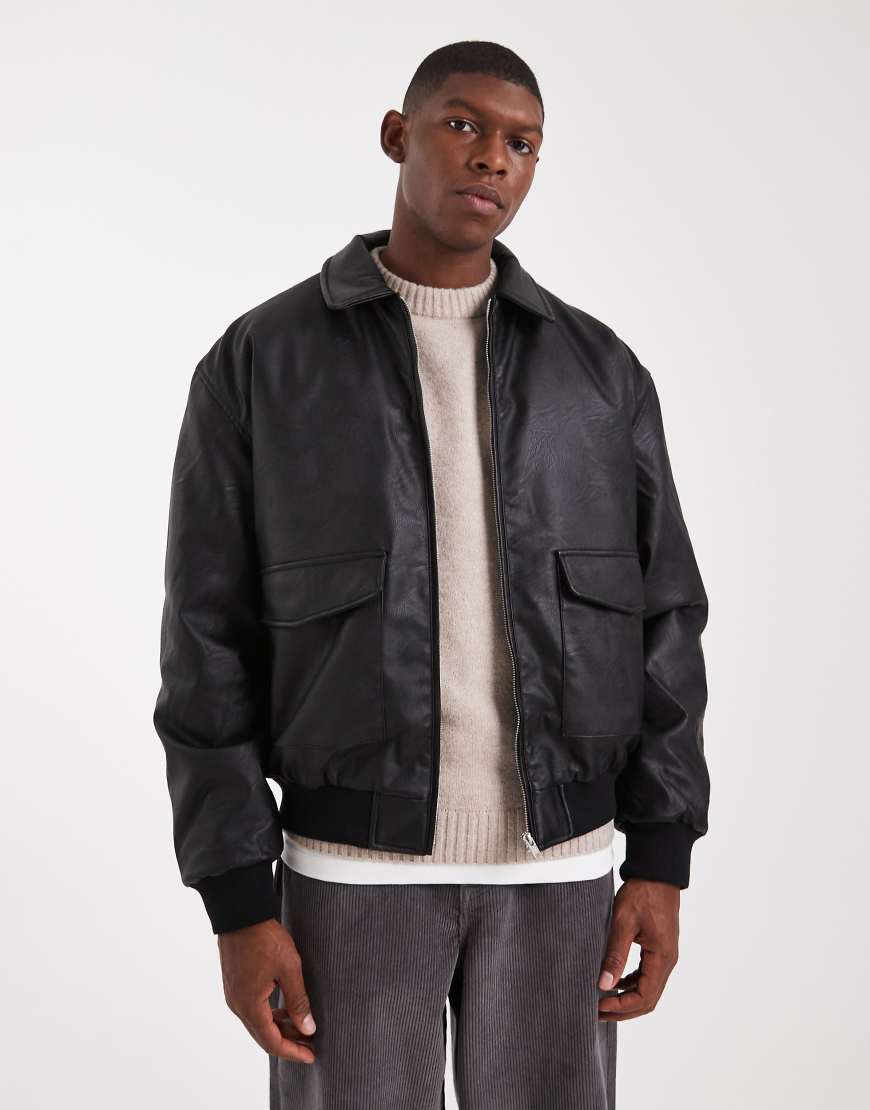ASOS DESIGN - Bomberjacke aus schwarzem Kunstleder von ASOS DESIGN