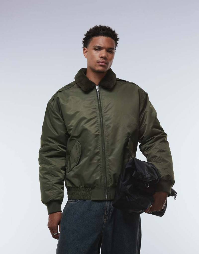 ASOS DESIGN - Bomberjacke in Khaki mit Kunstpelzkragen-Grün von ASOS DESIGN