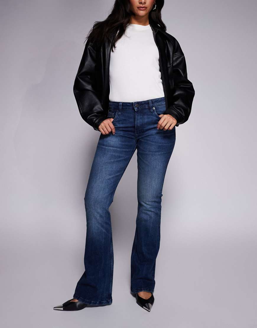 ASOS DESIGN - Bootcut-Jeans in dunkler mittlerer Waschung-Blau ASOS DESIGN - Bootcut-Jeans in dunkler mittlerer Waschung-Blau von ASOS DESIGN