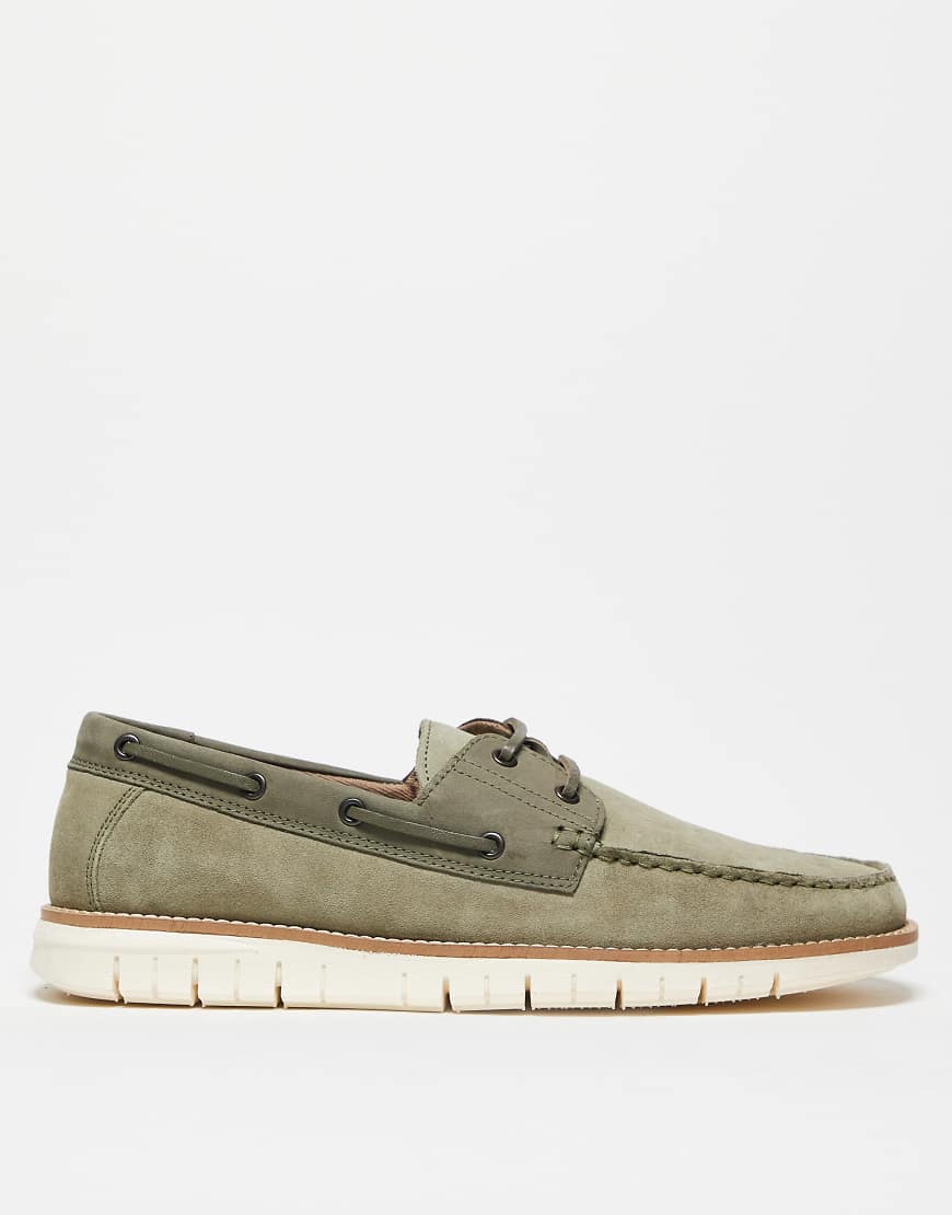ASOS DESIGN - Bootsschuhe aus Wildleder in Khaki-Grün ASOS DESIGN - Bootsschuhe aus Wildleder in Khaki-Grün von ASOS DESIGN