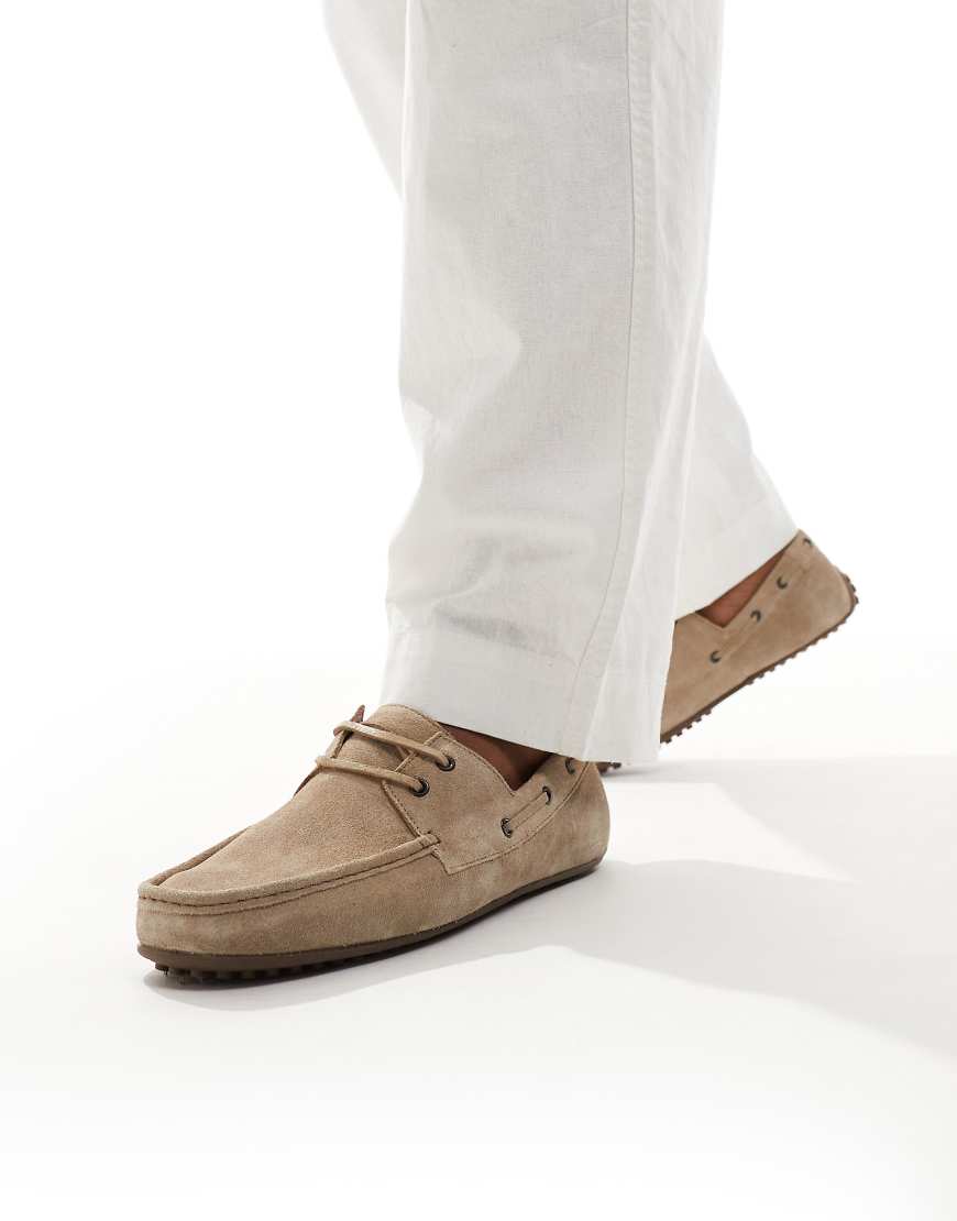 ASOS DESIGN - Bootsschuhe aus Wildleder in Steinbeige-Neutral von ASOS DESIGN